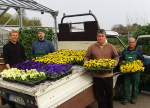 Joachim Hertneck mit den Mitarbeitern der Gärtnerei Hertneck