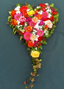 Blumenherz mit bunten Blüten