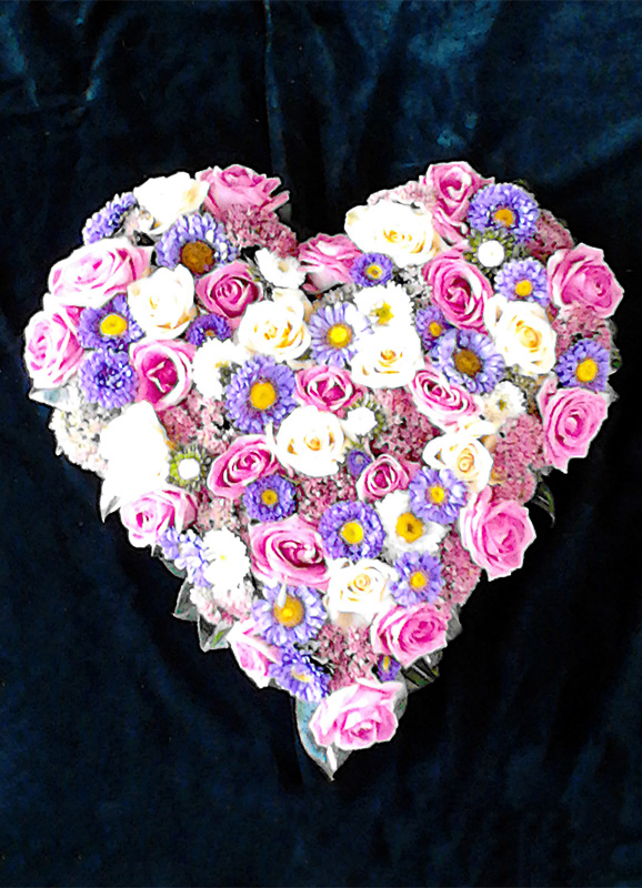 Blumenherz mit rosa und lila Blüten
