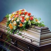 Blumenschmuck für den Sarg (Foto: Vereinigung Stuttgarter Friedhofsgärtner e.V.)