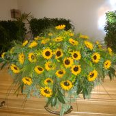 Sarggebinde mit Sonnenblumen