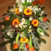 Trauergesteck mit Tulpen und Gerbera