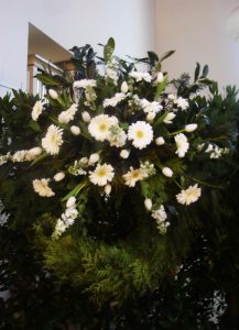 Trauerkranz in weiß