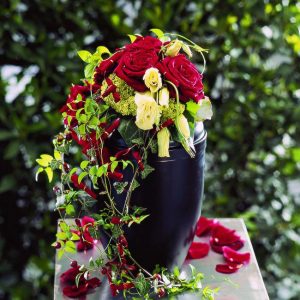 Blumenschmuck für Urnen (Foto: Vereinigung Stuttgarter Friedhofsgärtner e.V.)