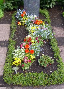 Einzelwahlgrab im Frühling