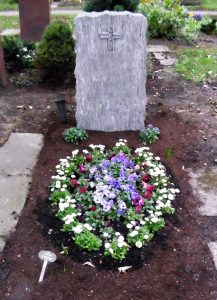 Grabbepflanzung im Frühling