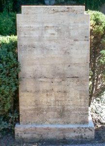 Grabstein nach der Reinigung